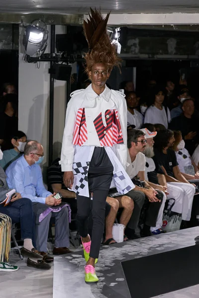 Look 28